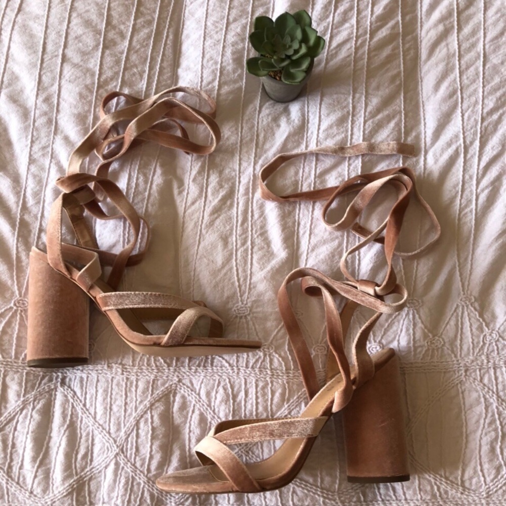 Women’s Betts strappy pink “keggy” heels in a size 10! NWOT - Picture 3 of 3